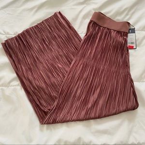 NEW Dynamite Pleated Mauve Shiny High Waisted Wide Leg Pants. Size XS